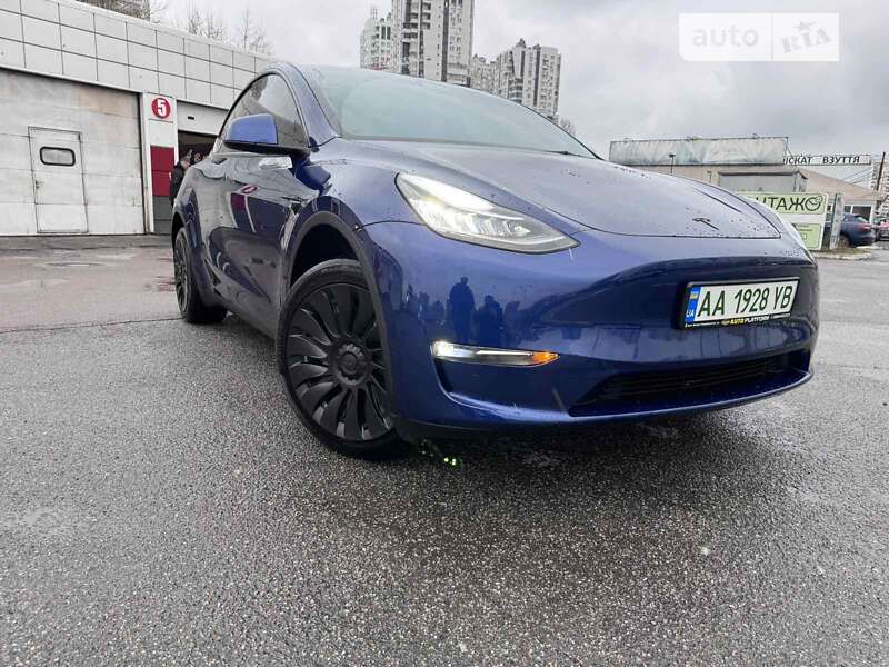 2023 tesla model y