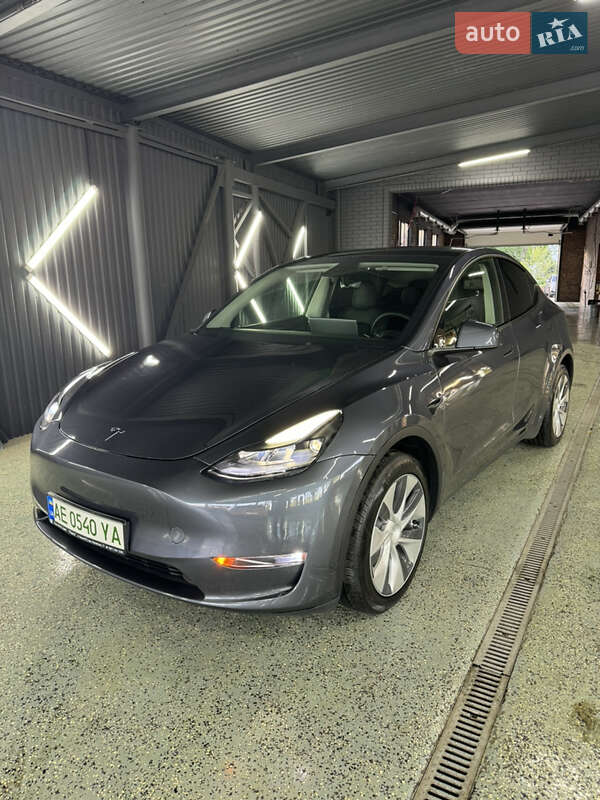 2022 tesla model y