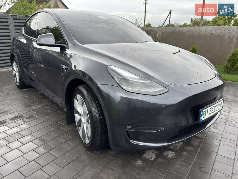 2024 TESLA Model Y