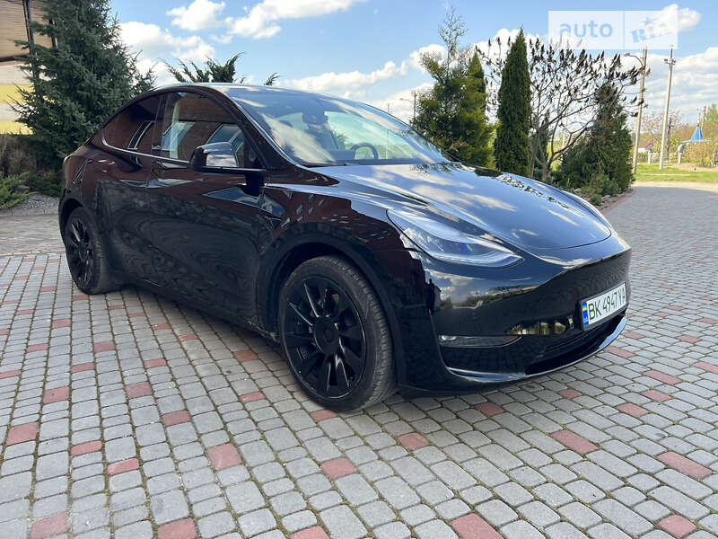 2022 tesla model y