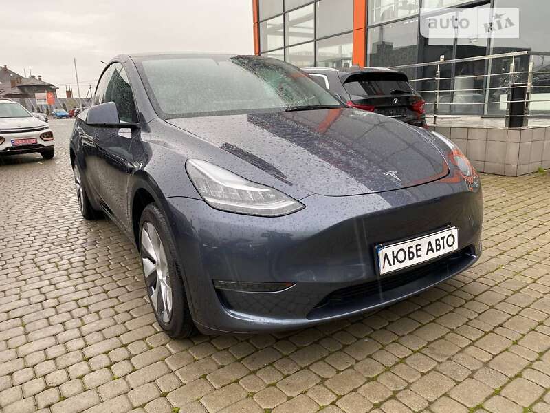 2022 tesla model y