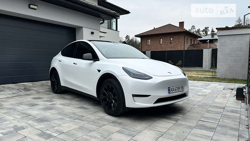 2023 tesla model y