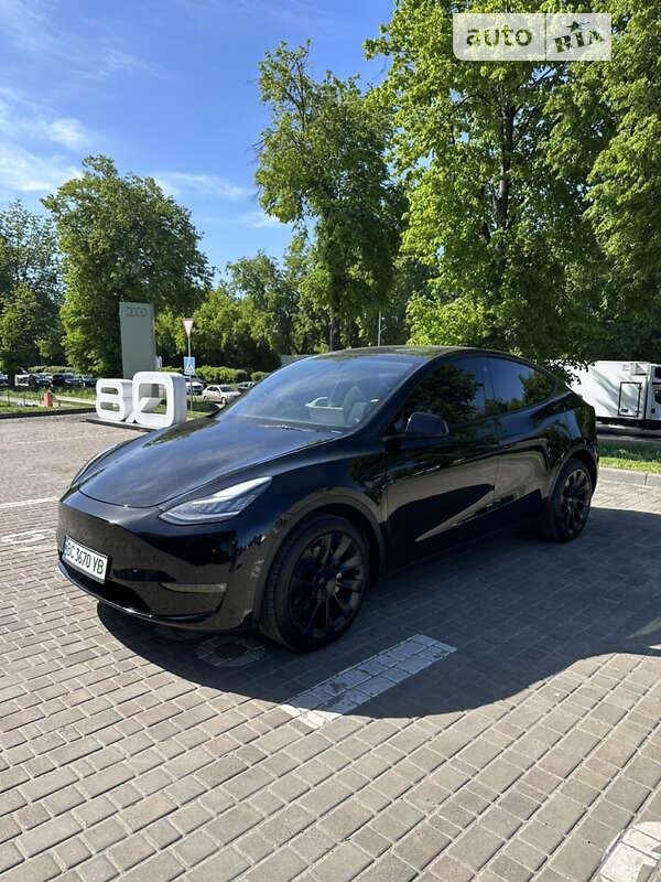 2022 tesla model y
