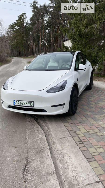 2022 tesla model y