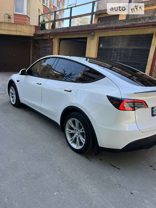 2022 tesla model y