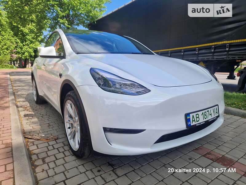 2023 tesla model y
