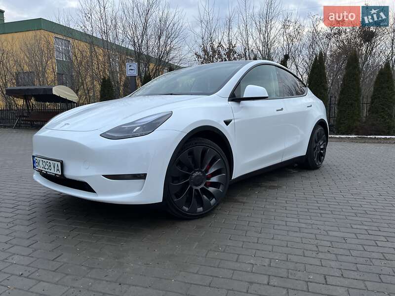 2023 tesla model y