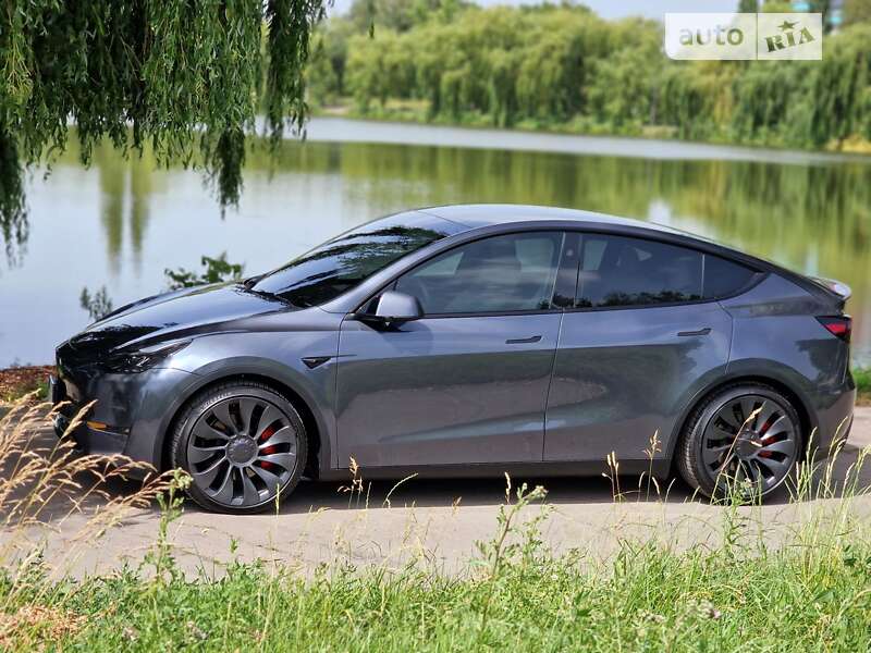 2023 tesla model y