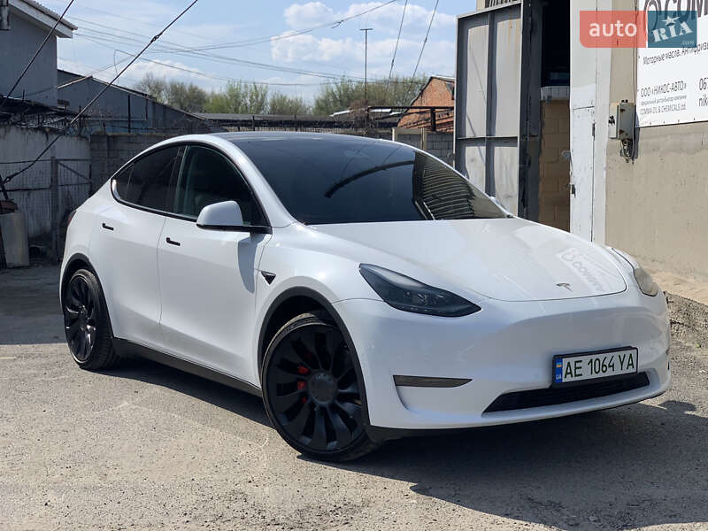 2022 tesla model y