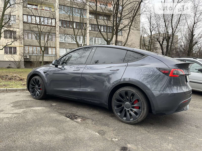 2022 tesla model y