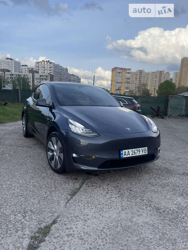 2022 tesla model y