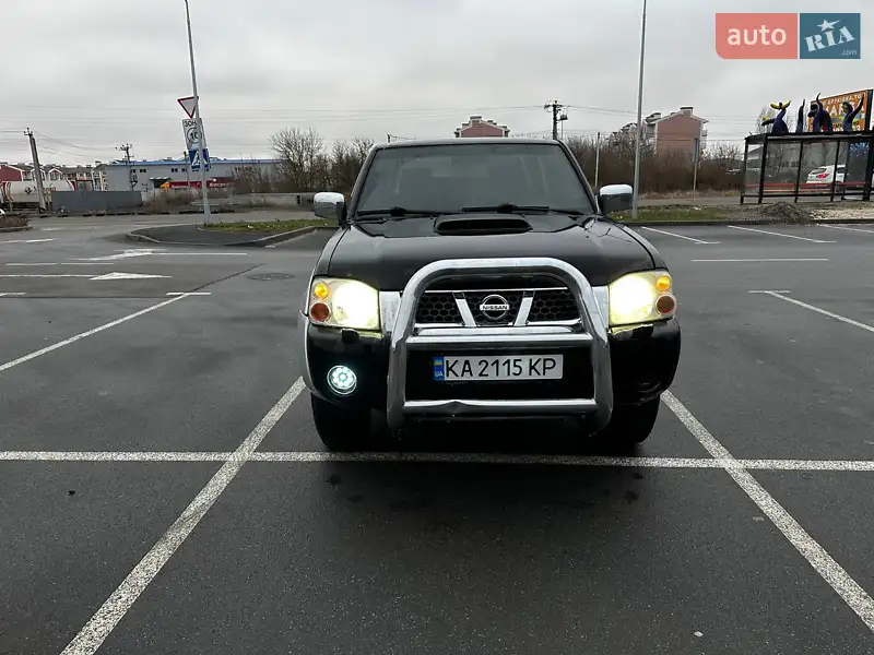 2012 nissan np 300