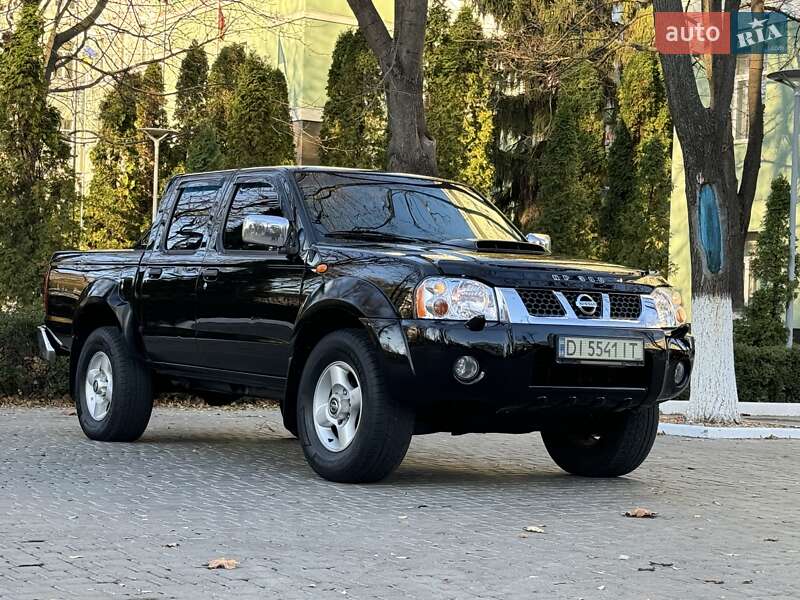 2012 nissan np 300