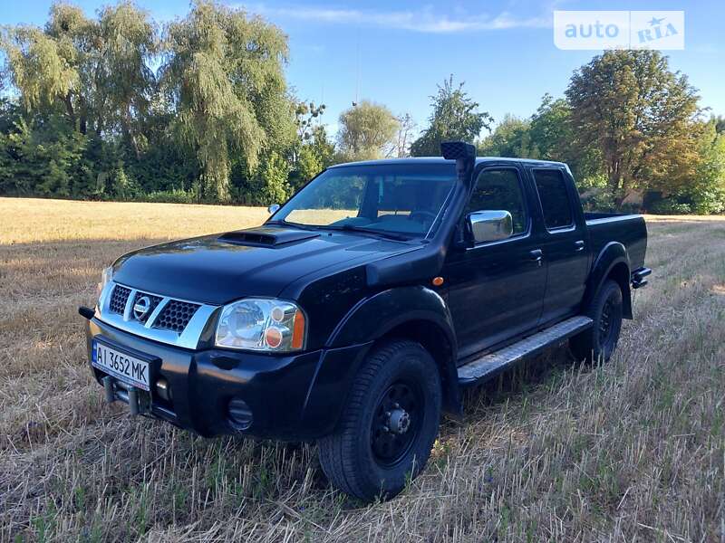 2012 nissan np 300