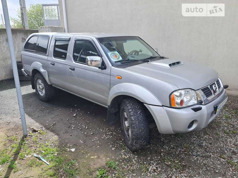 2014 nissan np300