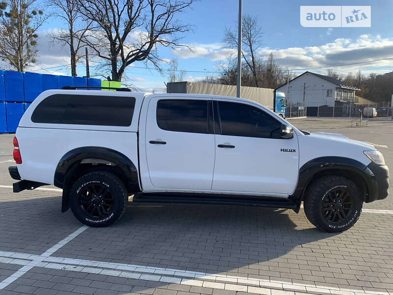 2013 toyota hilux