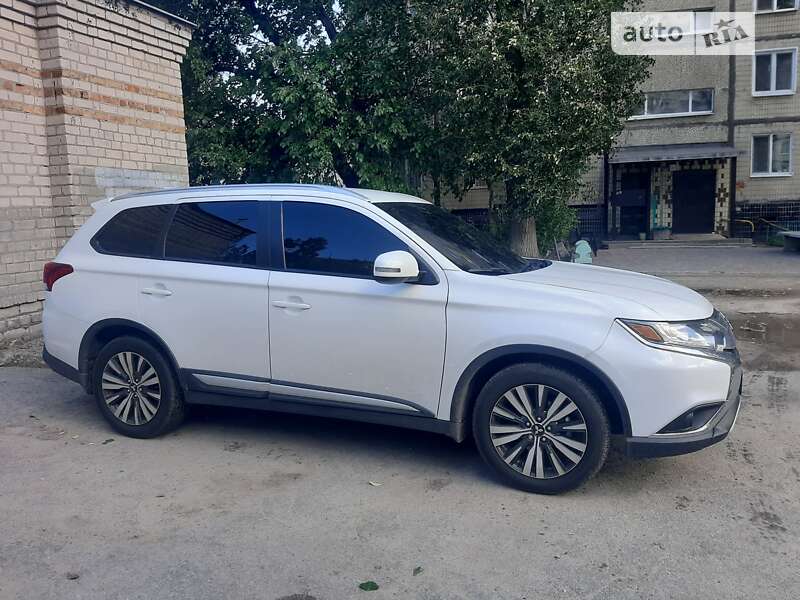 2019 mitsubishi outlander