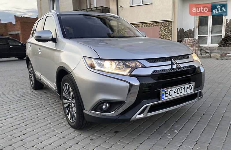 2020 mitsubishi outlander