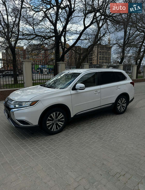 2019 mitsubishi outlander