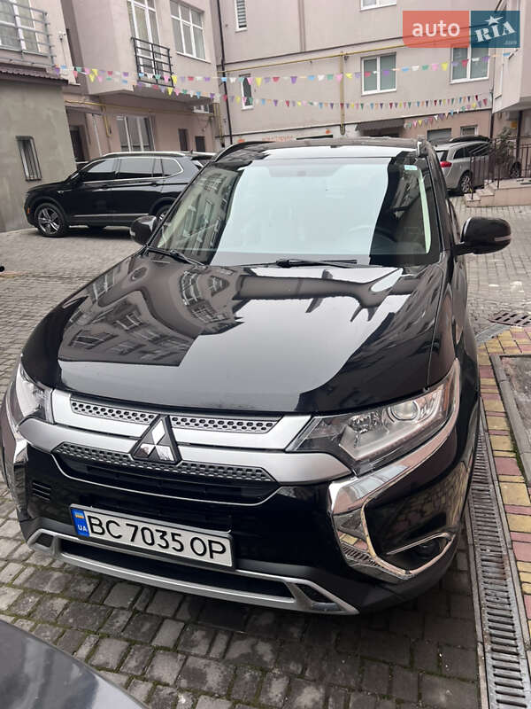 2019 MITSUBISHI Outlander