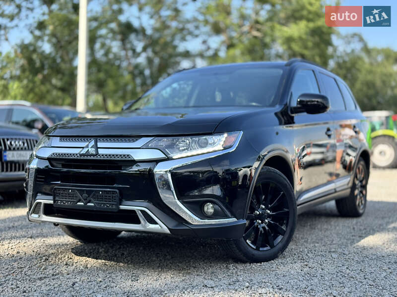 2020 MITSUBISHI Outlander