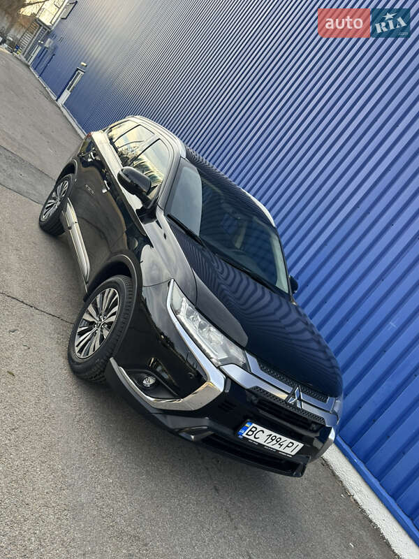 2020 MITSUBISHI Outlander