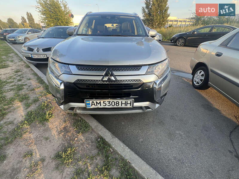 2020 mitsubishi outlander