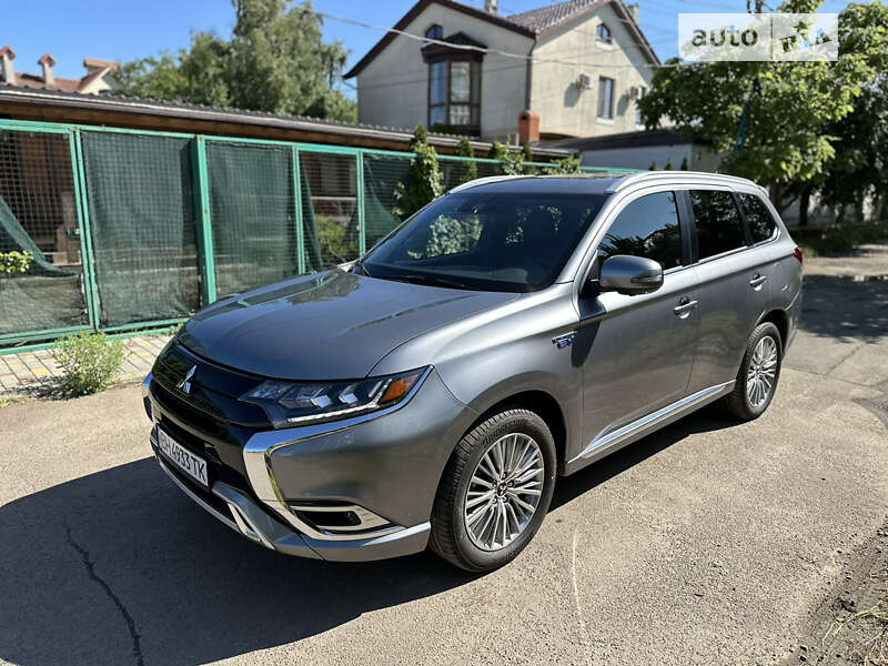 2020 MITSUBISHI Outlander