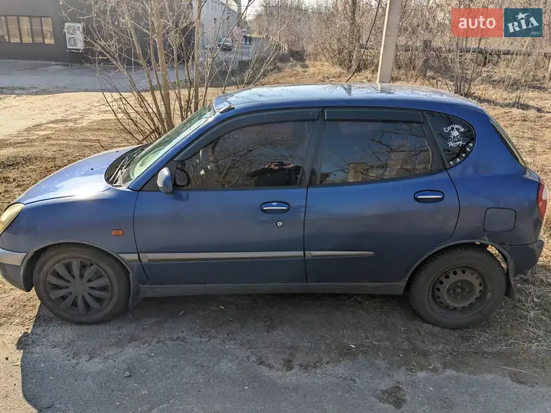 2000 daihatsu sirion