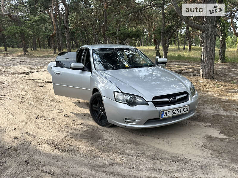 2005 subaru legacy