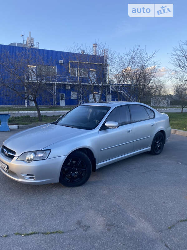 2004 subaru legacy