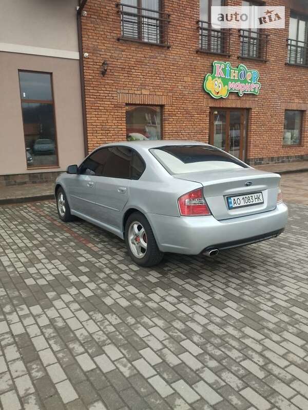 2004 subaru legacy