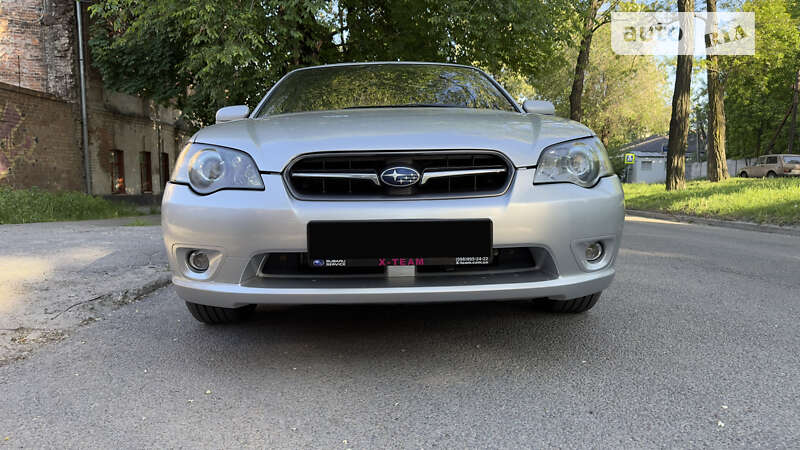 2004 subaru legacy