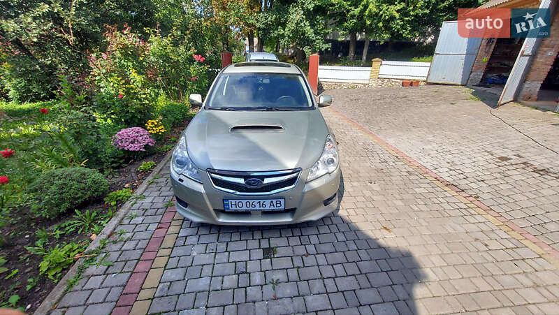 2010 subaru legacy
