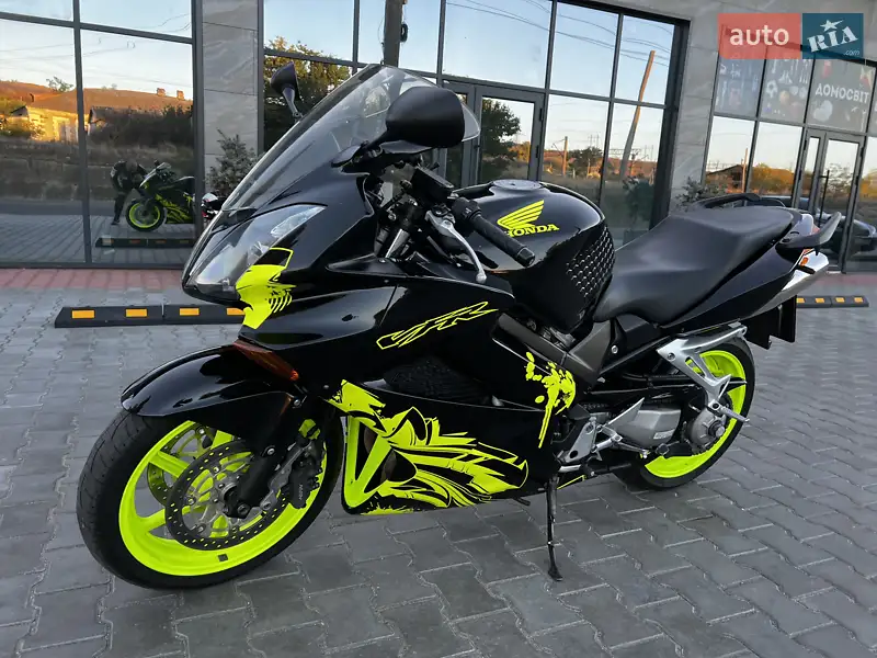 2002 honda vfr-800