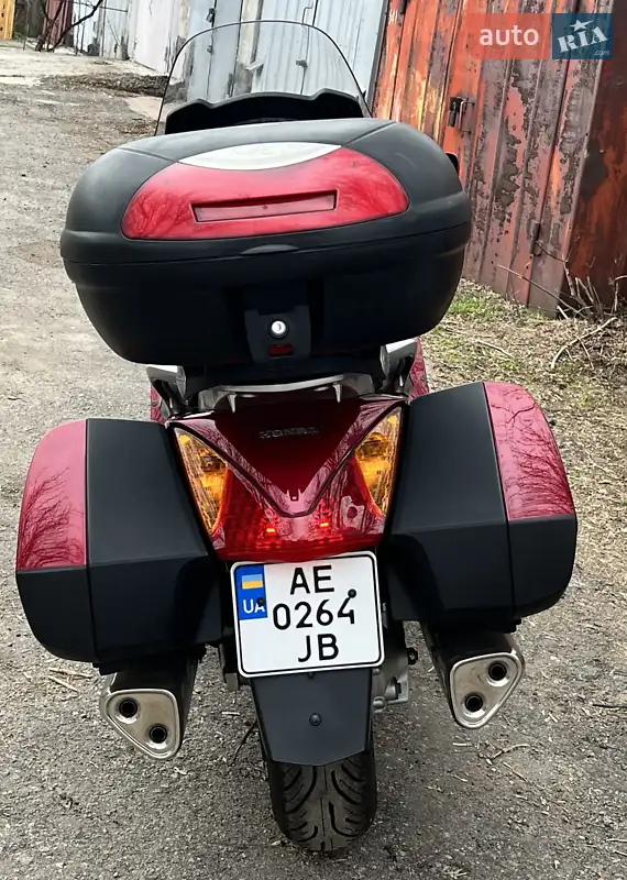2005 honda st 1300