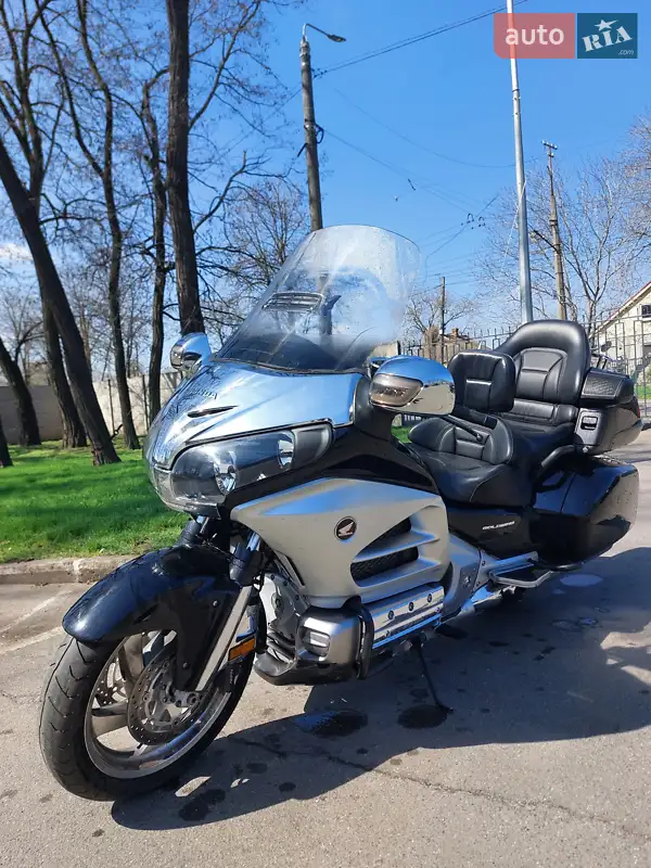 2012 honda gl1800