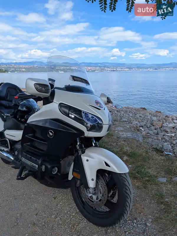 2012 honda gl1800
