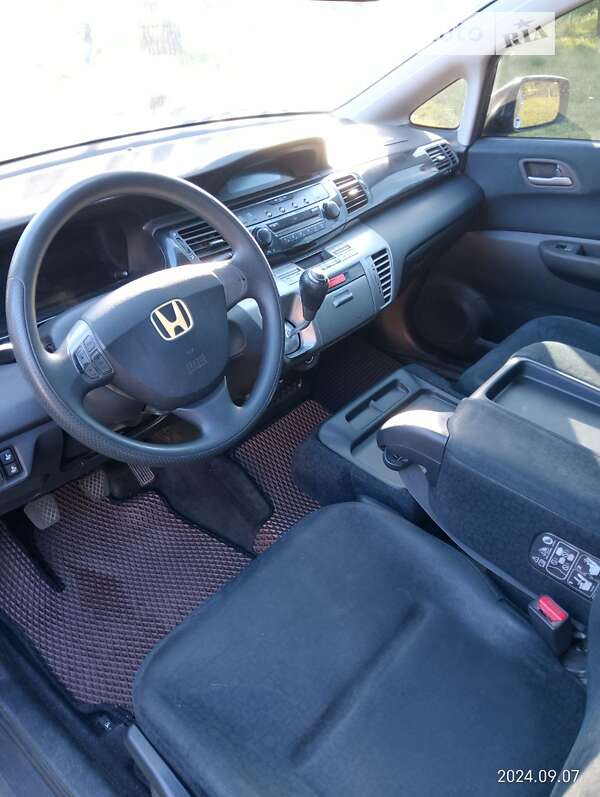 2005 honda fr-v