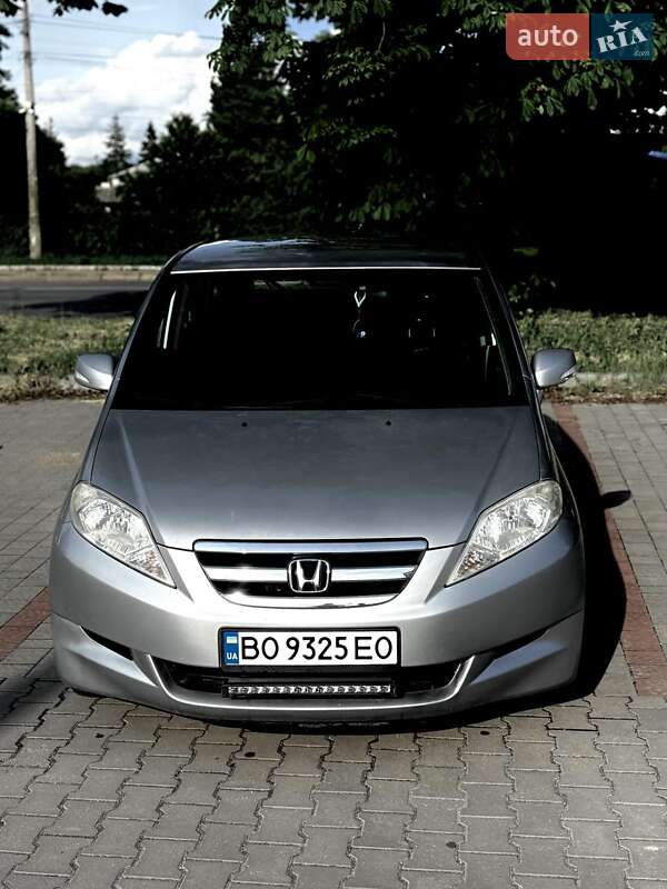 2005 honda fr-v