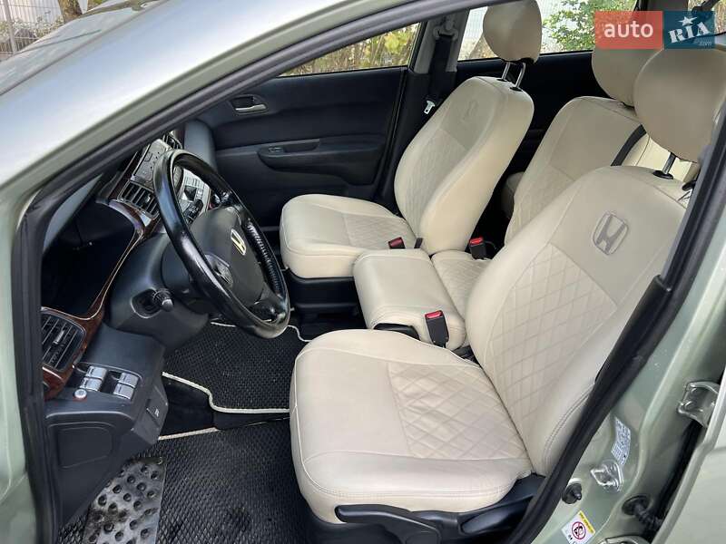 2005 honda fr-v