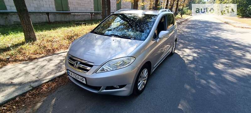2005 honda fr-v
