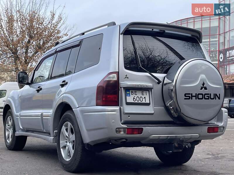 2004 mitsubishi shogun