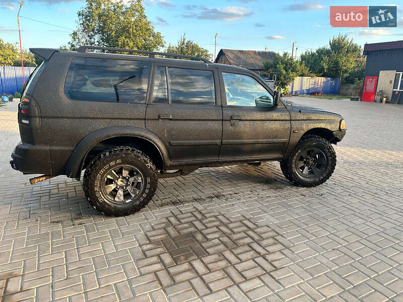 2002 mitsubishi pajero sport