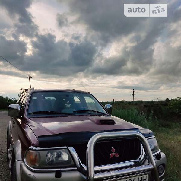 2002 mitsubishi pajero sport