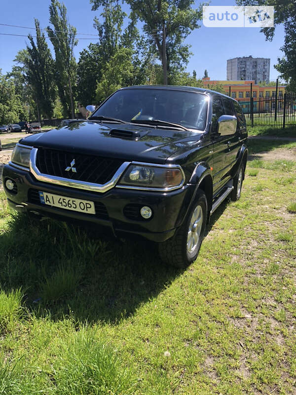 2004 mitsubishi pajero sport