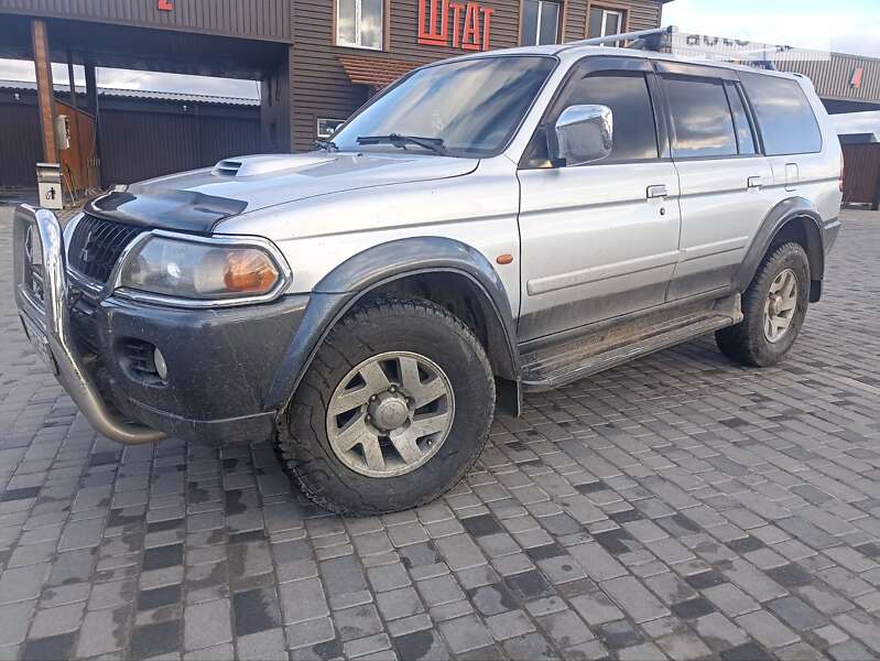 2004 mitsubishi pajero sport