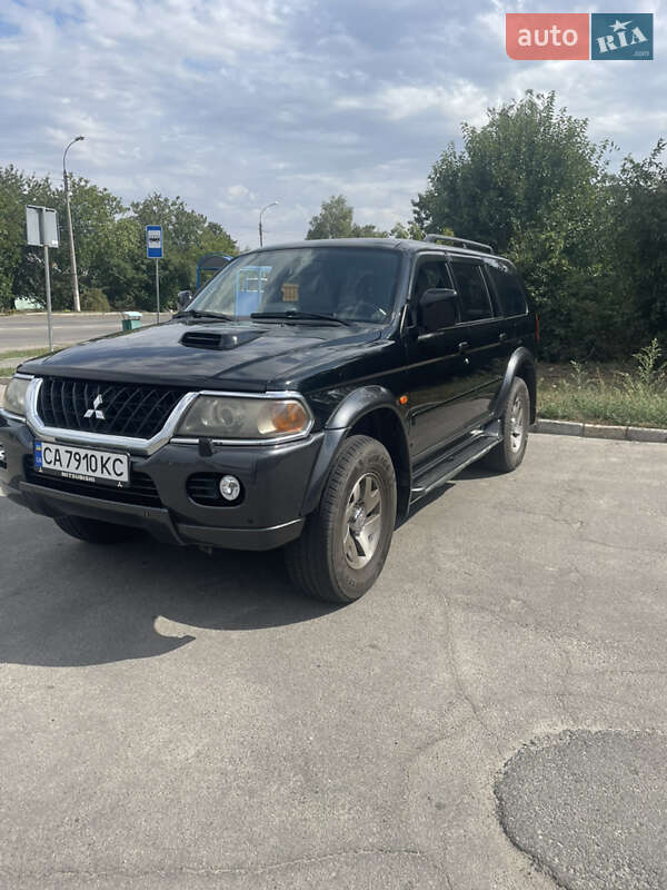2004 mitsubishi pajero