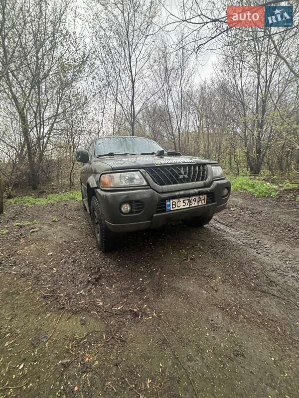 2004 mitsubishi pajero sport