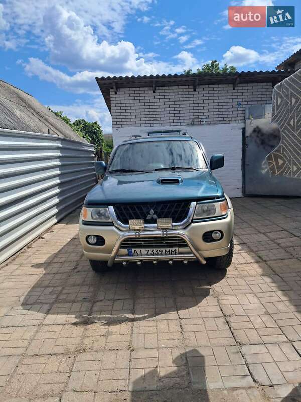2004 mitsubishi pajero-sport